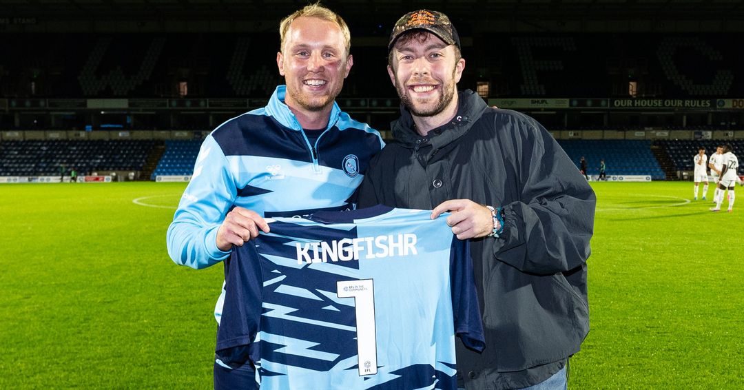 Irish chart-topper makes Adams Park visit
