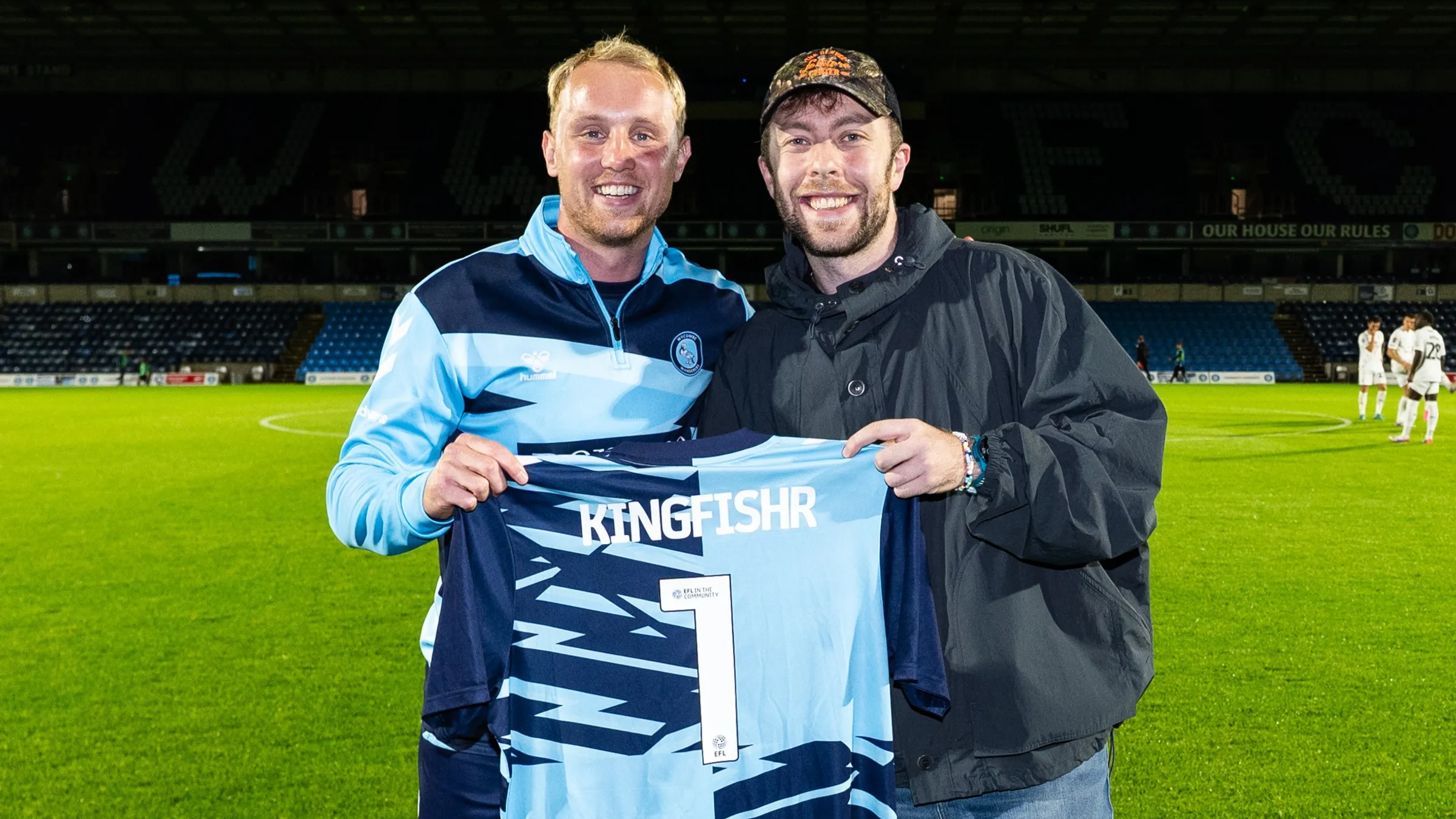 Irish chart-topper makes Adams Park visit